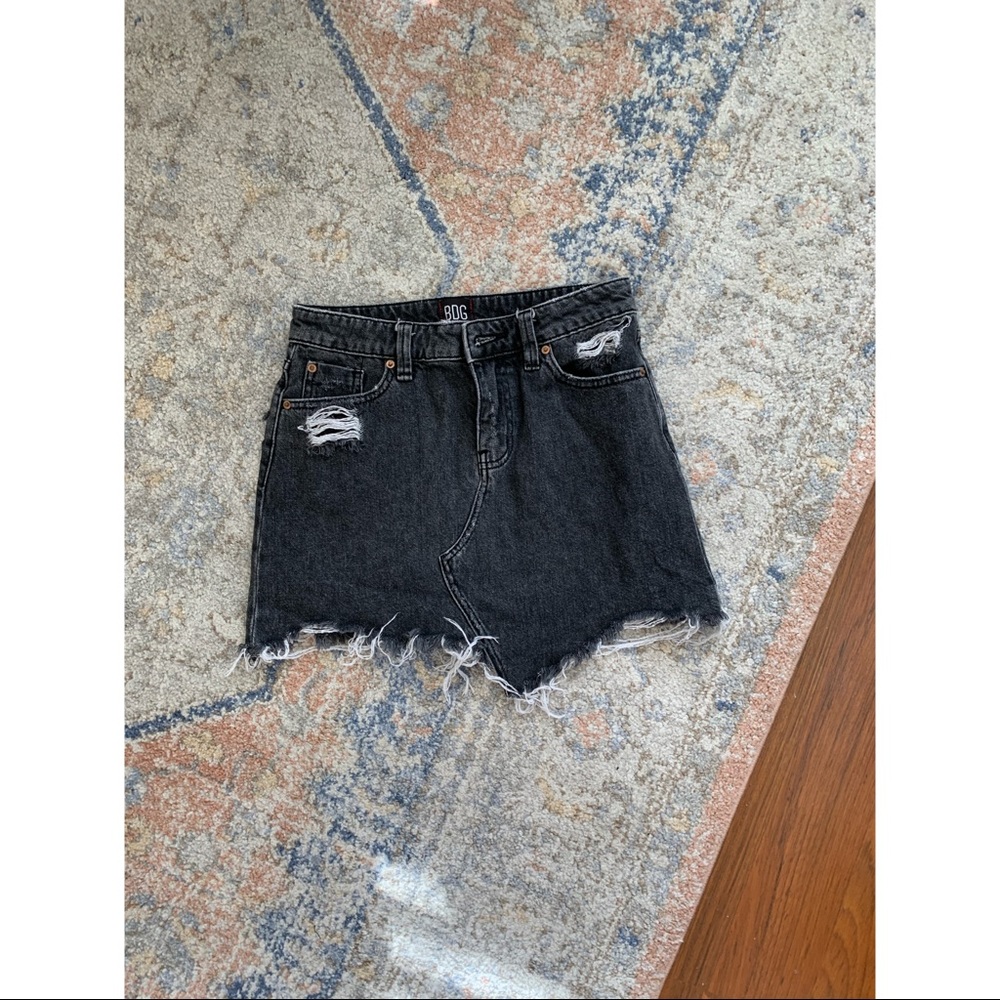 BDG URBAN OUTFITTERS BLACK DISTRESSED MINI SKIRT